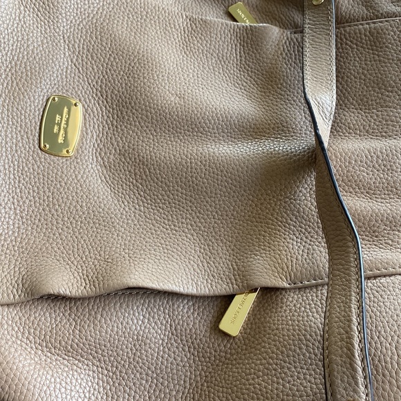 Michael Kors HALLIE Large Convertible Shoulder Bag - Picture 8 of 11